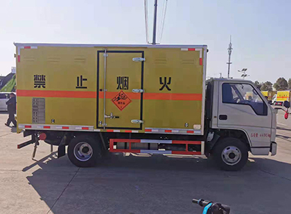 岑巩爆破器材运输车工人安全操作规范与智能技术保障